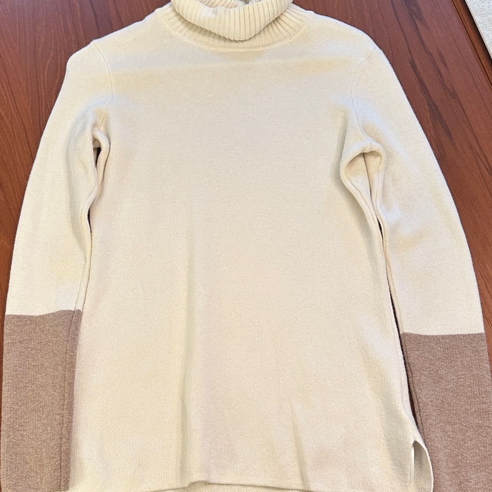 Royal Robbins Cream and Tan Turtleneck Sweater Size Small Women’s